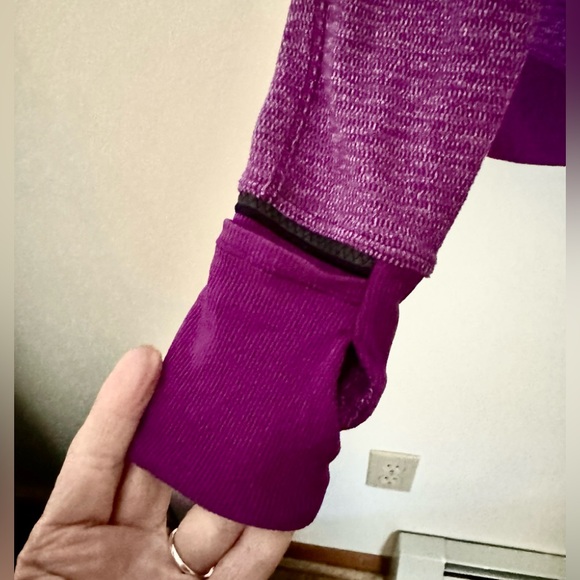 Lululemon Woman’s Runderful Jacket/Top, Size 4 - Picture 5 of 10